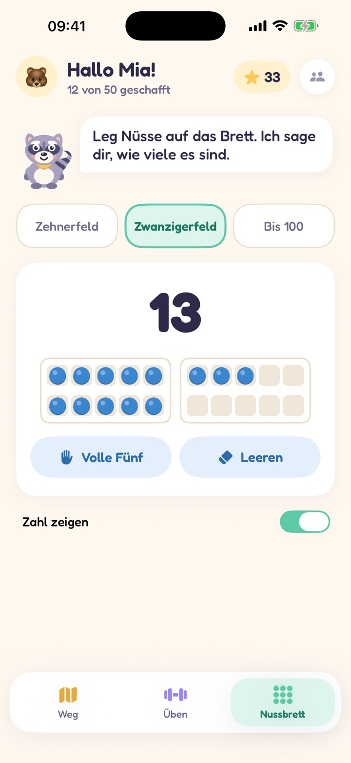 Das Nussbrett: Zur Wahl stehen Zehnerfeld, Zwanzigerfeld und „Bis 100“. Im Zwanzigerfeld liegen 13 Nüsse – ein volles Zehnerfeld und drei dazu –, darüber steht groß die 13, darunter die Knöpfe „Volle Fünf“ und „Leeren“.